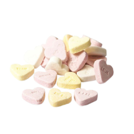 Blikje met tekst ''Blikje tijd , een momentje voor jezelf'' 7,3 bij 7,7 cm met hartjes en theezakje.