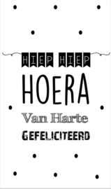 Klein bedank kaartje met tekst ''Hoera van harte gefeliciteerd'' 5 bij 8.5 cm.