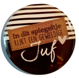 Spiegeltje met tekst ''In dit spiegeltje kijkt een geweldige juf''. 56mm.