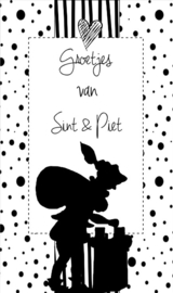 Klein kaartje met tekst  ''Groetjes van Sint & Piet''. 5 bij 8.5 cm.