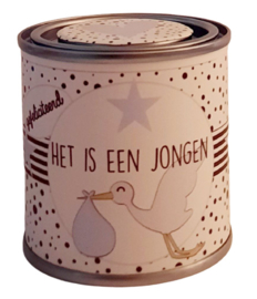 Blikje met tekst ''Het is een jongen'' blikje is hoog 7.3 cm bij 7.7 cm met snoepjes