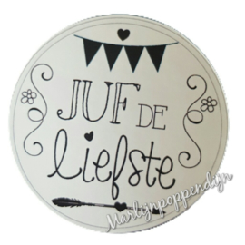 Sticker met tekst '' Juf de liefste '' 6 cm doorsnee.