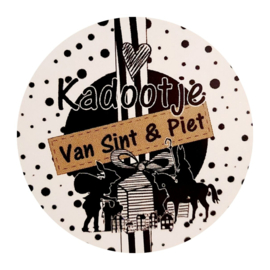 Sticker rond 4 cm met tekst kadootje van Sint & Piet,  per 5 stuks.