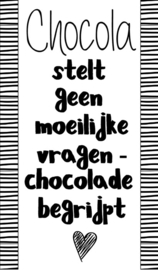 Klein bedank kaartje met tekst ''Chocola stelt geen moeilijke vragen chocola begrijpt'' 5 bij 8.5 cm.
