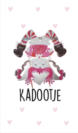 Kaartje met tekst ''kadootje'' 5 bij 8.5 cm.