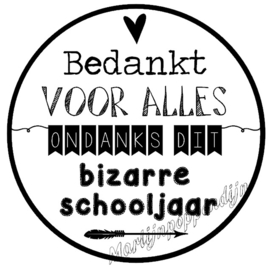 Sticker met de tekst '' Bedankt voor alles ondanks dit bizarre schooljaar'' 6 cm doorsnee.