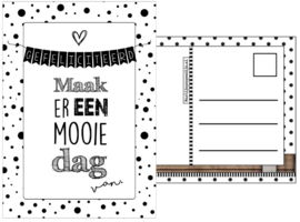 Kaartje met tekst ''Gefeliciteerd maak er een mooie dag van'' 5 bij 8.5 cm.