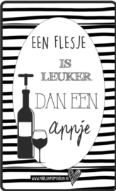 Fles etiket, leuk je fles net even anders te maken, met tekst ''Een flesje is leuker dan een appje''. 6.5 bij 11.5 cm