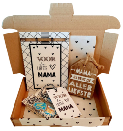 Brievenbus setje voor mama met hanger, kaart, klein kaartje met tekst en 2 caramels.