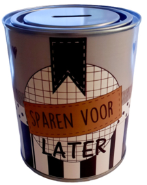 Spaarblik 9.9 bij 11.9 cm  met tekst ''Sparen voor later''.