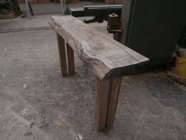 eiken boomstam sideTable