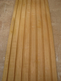 Hardhout geschaafd trapeziumprofiel  25 mm   pm  bel even