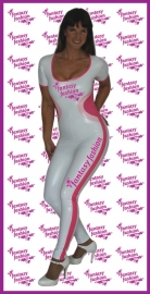 Witte lak catsuit afgewerkt met roze