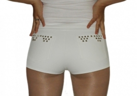 Mat lak hotpants met studs