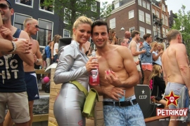 Promo lak catsuits voor Petrikov