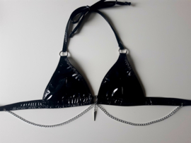 Bikini topje van lak met ketting