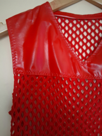 Rood net shirt mouwloos met lak maat S en M