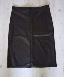 Zwarte leren rok maat 42/44