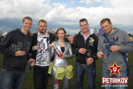 Promo lak catsuits voor Petrikov