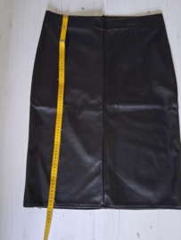 Zwarte leren rok maat 42/44