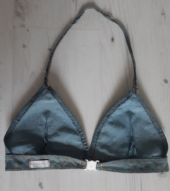 Bikinitop van jeans met slangenprint maat S