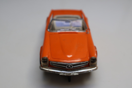3260 Mercedes 280SL oranje