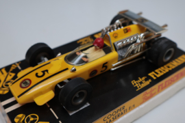 3205 Cooper Maserati nr. 5 geel (gestempeld)
