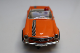 3260 Mercedes 280SL oranje