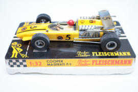 3205 Cooper Maserati nr. 5 geel (gestempeld)