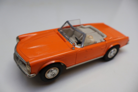 3260 Mercedes 280SL oranje