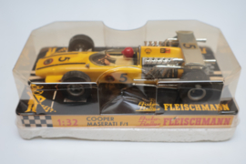 3205 Cooper Maserati nr. 5 geel (gestempeld)