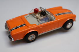 3260 Mercedes 280SL oranje
