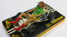 3270 Go-Cart vrouw met donker blond haar