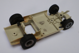 Porsche Carrera 6 bodem met voor- en achteras