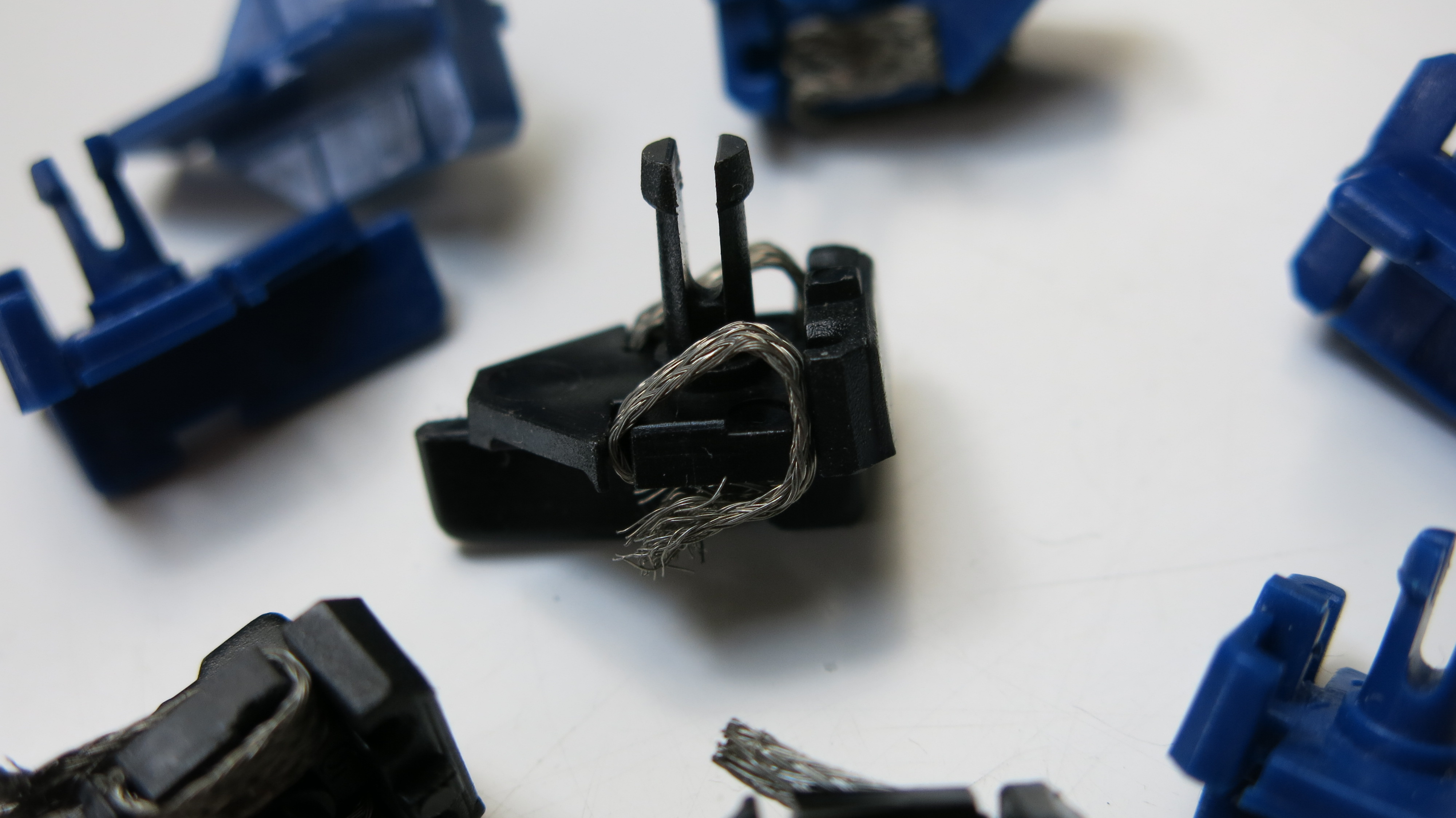 Scalextric / Hornby, slotje, schoentje, geleider (8 stuks)