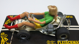 3270 Go-Cart vrouw met blond haar