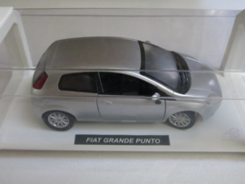 SOLD NewRay, Fiat Grande Punto (zilver/grijs)