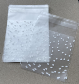 (GC-001) 10 Cellofaan zakjes met witte stipjes - 7x7cm