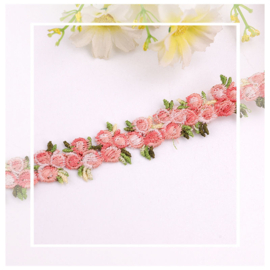 (BL-BO-021) Geborduurde bloem - roosjes - zacht roze - 1,5cm (per stuk)