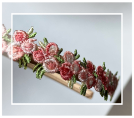 (BL-BO-021) Geborduurde bloem - roosjes - zacht roze - 1,5cm (per stuk)
