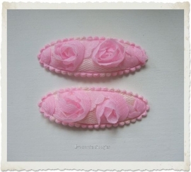 (HOo-006) 2 hoesjes - ovaal - roosjeskant - roze