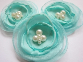 (BLzc-044) Chique bloem - met pareltjes - zijde & organza - mint - 65mm