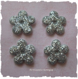 (BLGL-009) 4 glitter bloemetjes - zilver - 13mm