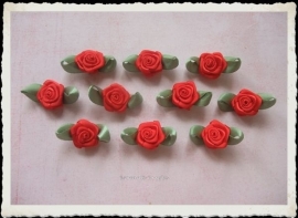 (RMb-025) 10 satijnen roosjes met blaadje - rood - 27mm