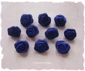 (RM-009.2) 10 satijnen roosjes - korenblauw - 15mm