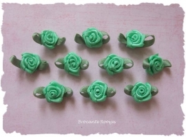 (Rb-019) 10 satijnen roosjes met blaadje - groen - 17mm