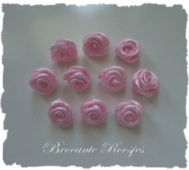 (RM-002) 10 satijnen roosjes - baby roze - 15mm