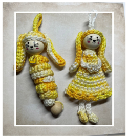 Gehaakt gelukswormpje - konijntje - geel tinten 