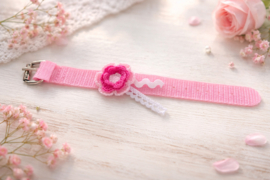 (Ar-006) Armbandje met gehaakte bloem - roze