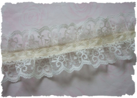 (K-035) Breed romantisch kant met lint - creme - 6cm br.